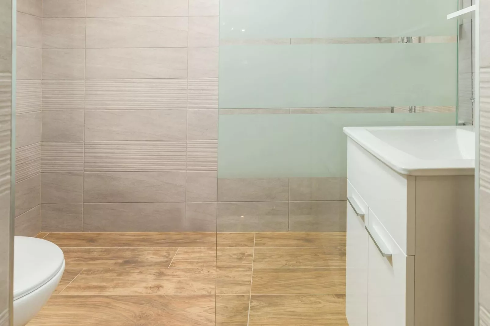 Marceta Apartment 3 - Pool and Big Garden-Bathroom