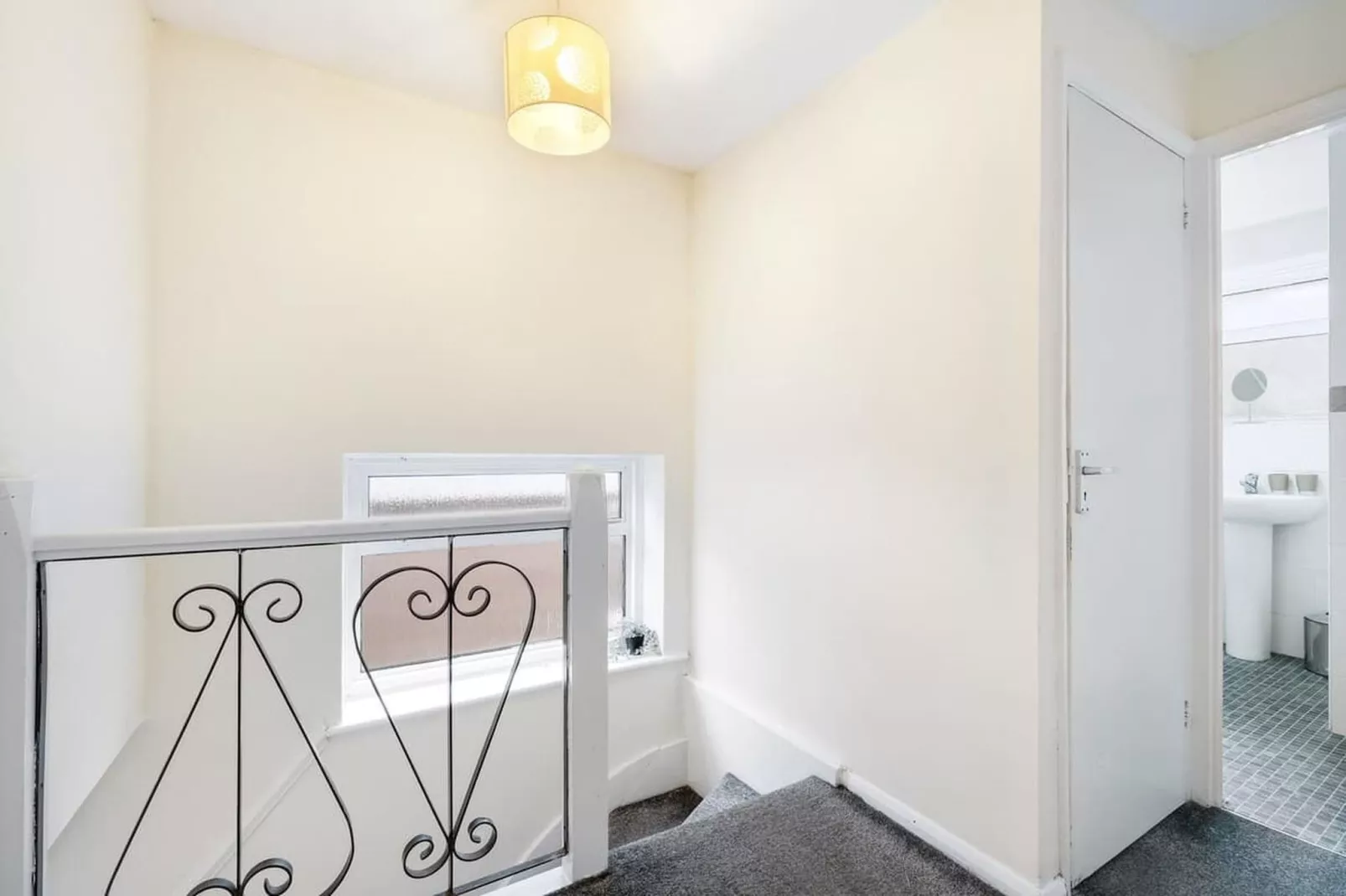 HP13 Arnison 94-Landing