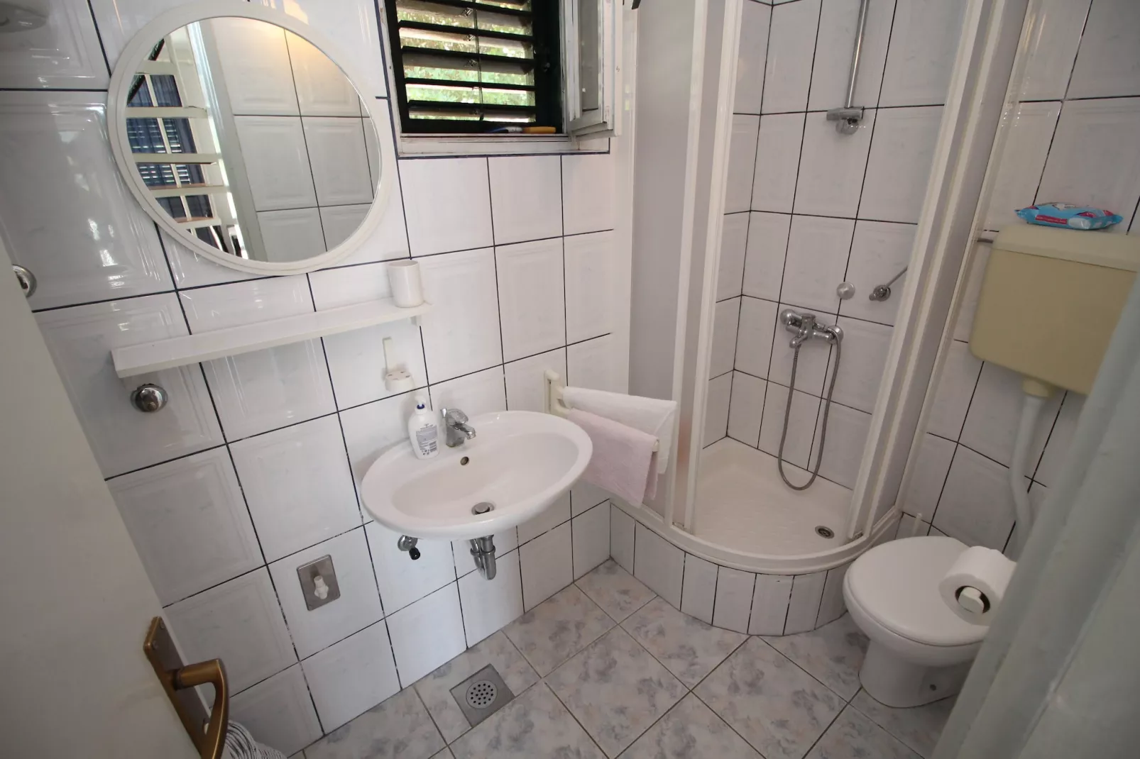 Holiday Home Gea - Three Bedroom Holiday Home with Terrace and Partial Sea View-Salle de bain