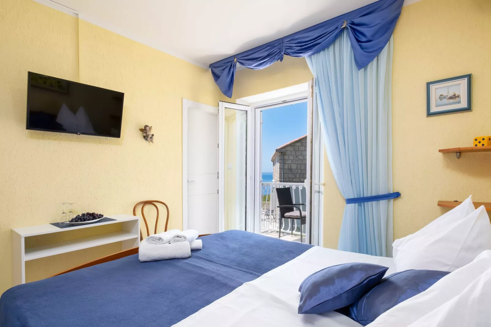 Rooms Tupina by Paulina - Standard Double Room with Balcony and Sea View (Room 3)-Ambiance