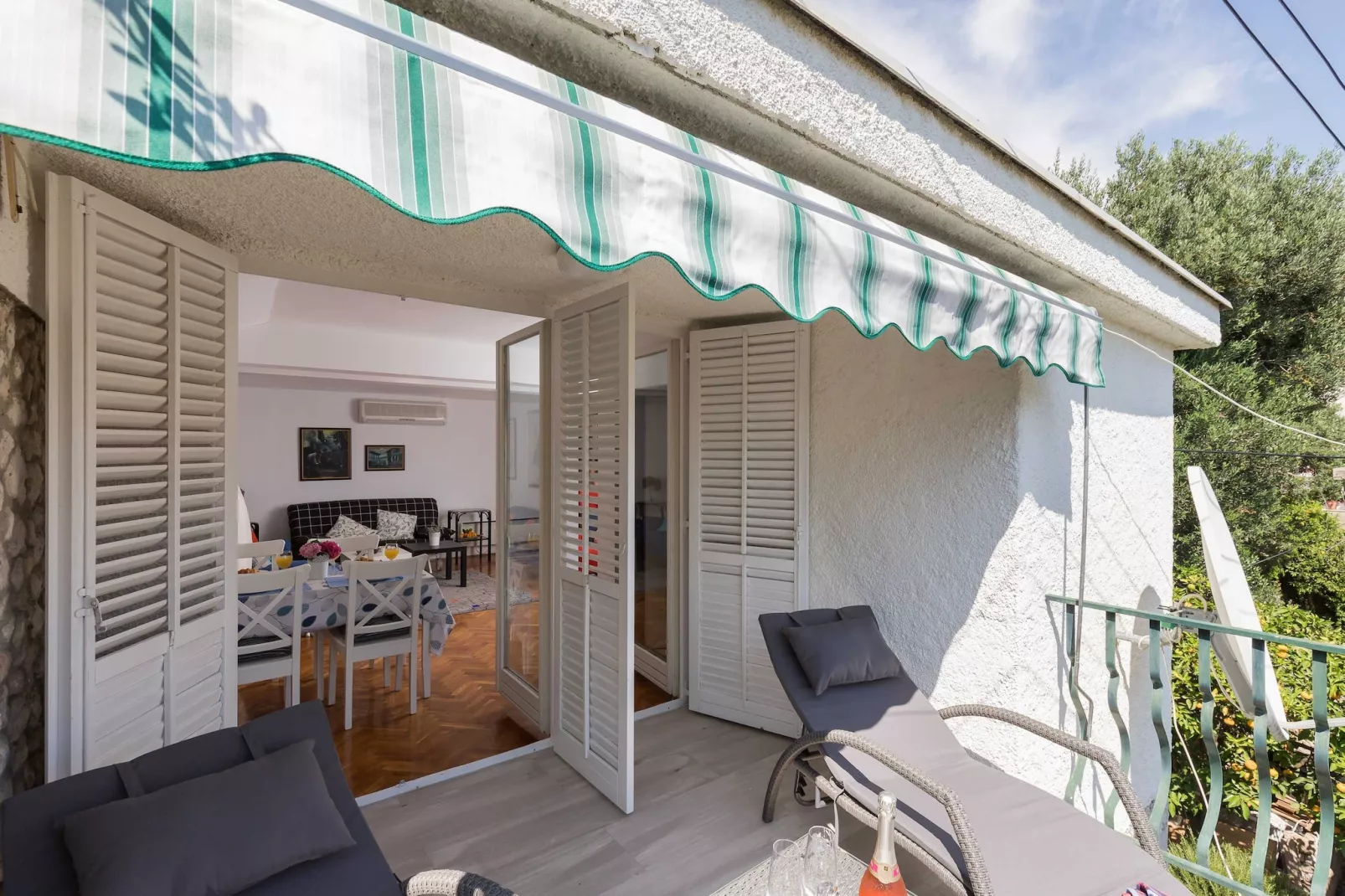 Apartment Dubo - One Bedroom Apartment with Balcony-Terrace