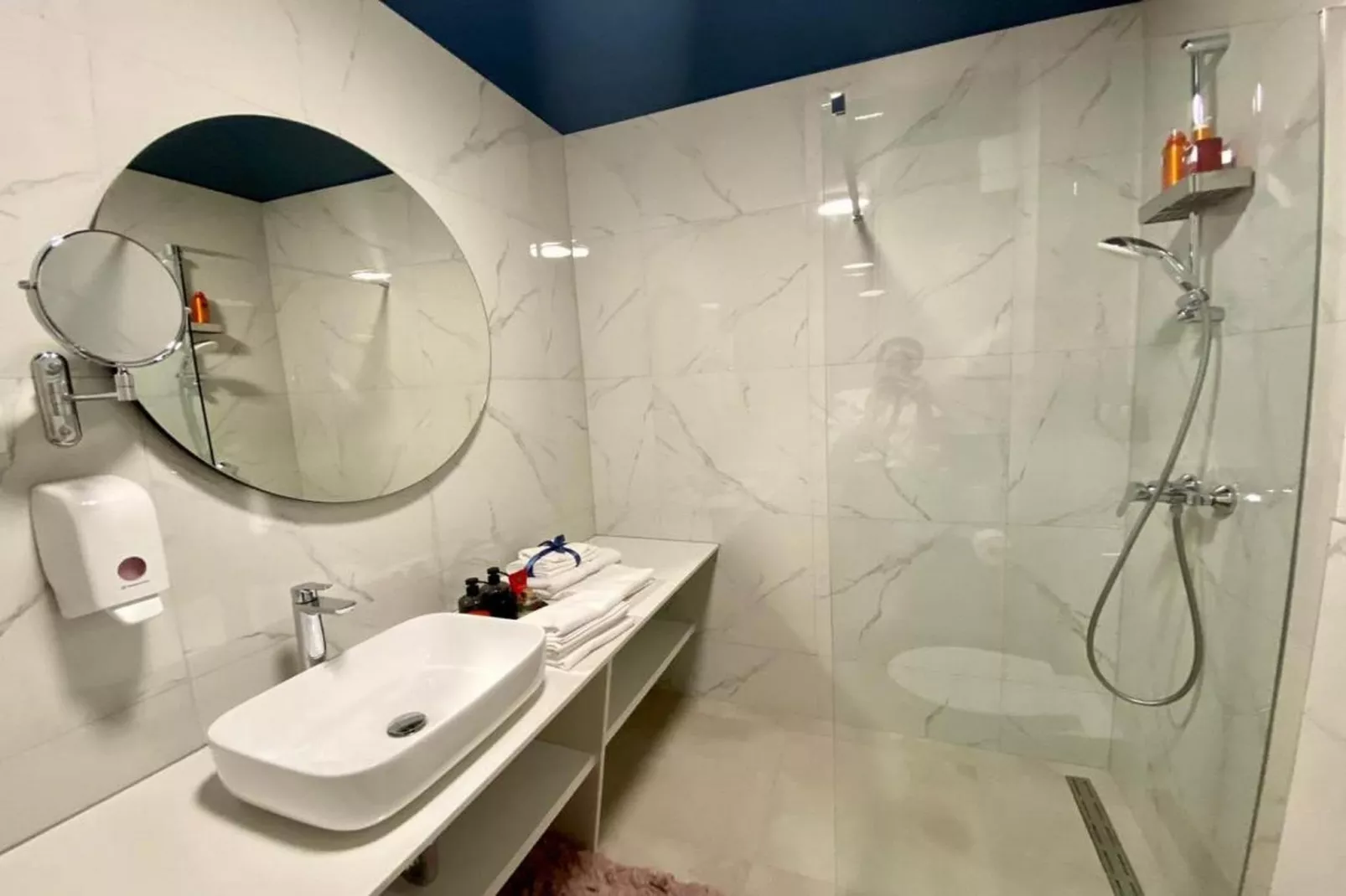 Boutique Apartment Petra - One Bedroom Apartment with Balcony-Bathroom