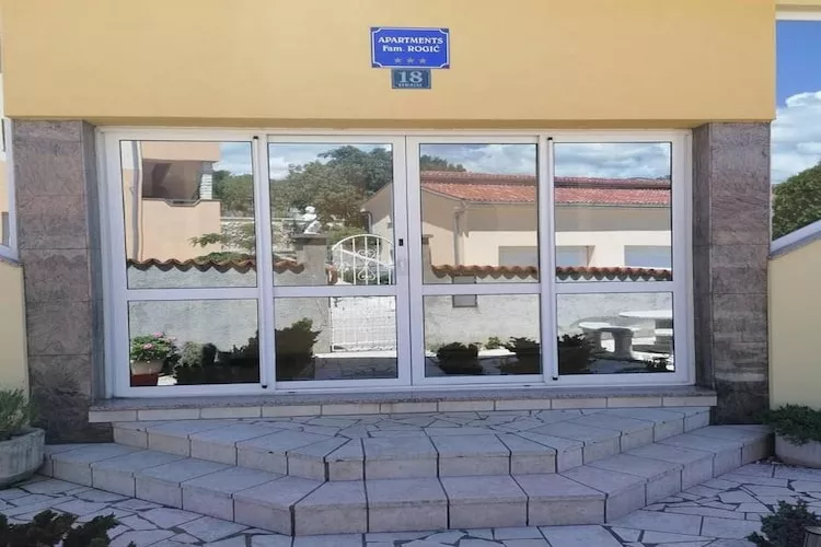 House Panorama - One Bedroom Apartment with Balcony and Sea View (Panoramahaus)-Im Freien