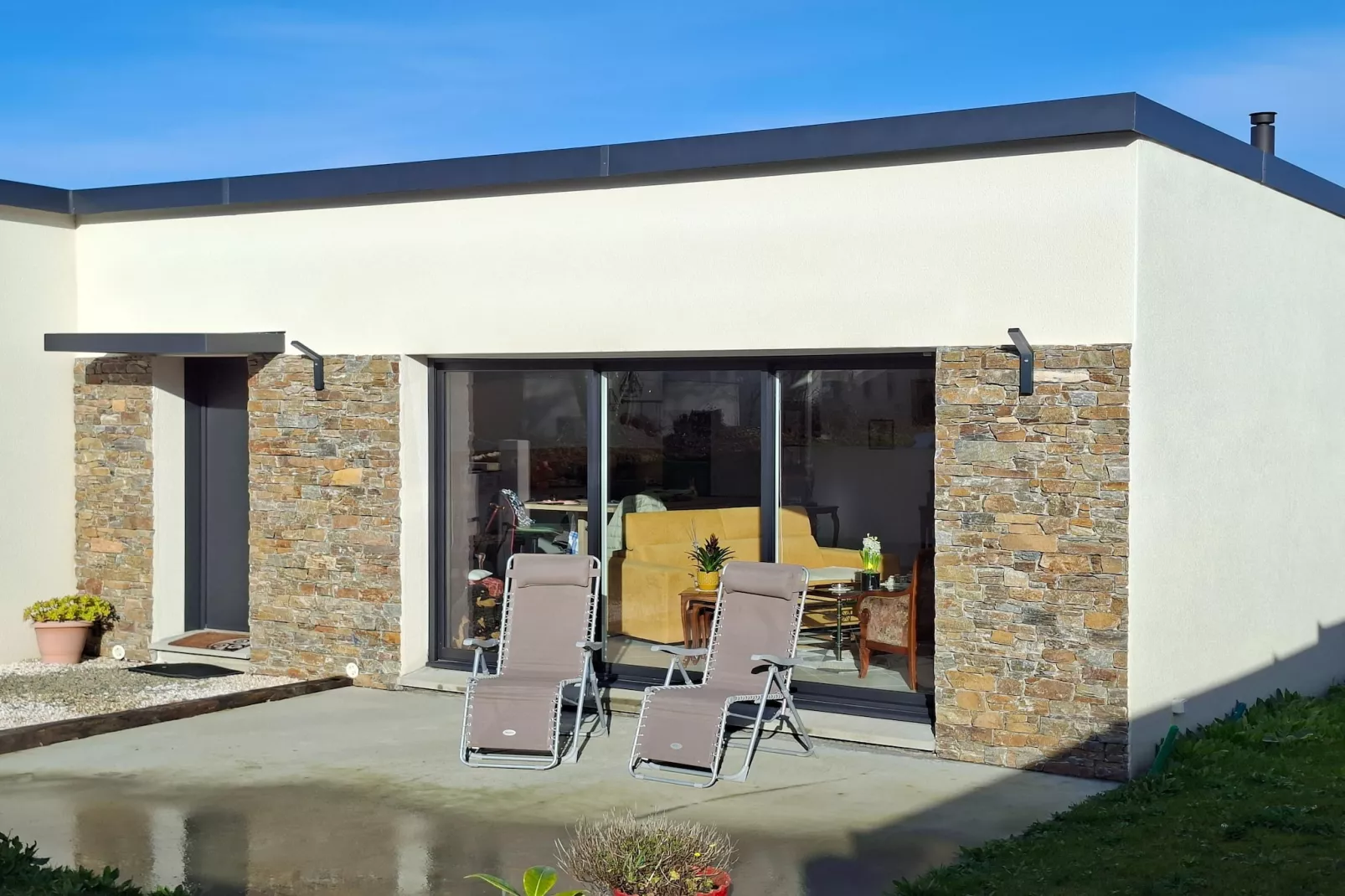 Ferienhaus in Plestin les Grèves-Exterior in summer