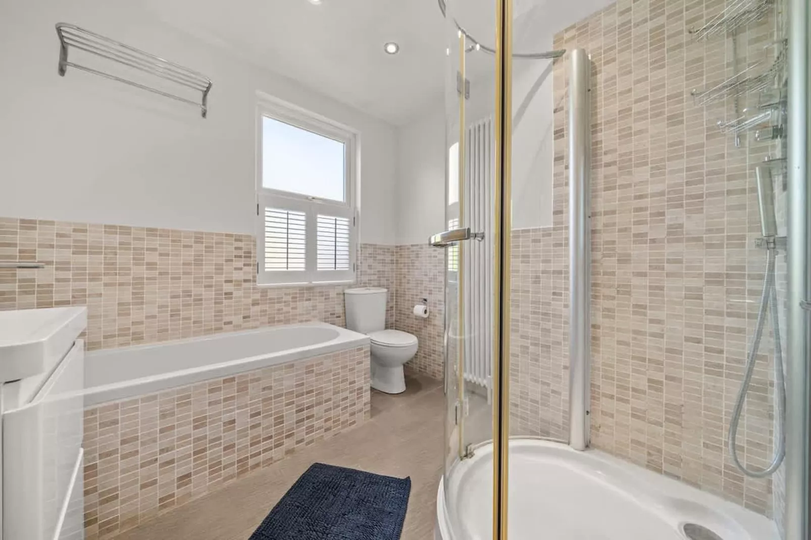 RG1 De Montfort Rd-Bathroom