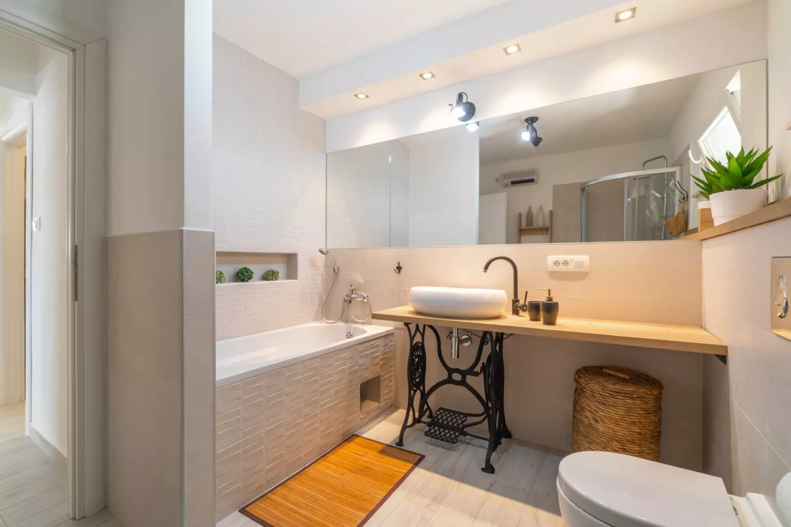 Holiday Home Diana - Five Bedroom House with Terrace and Sea View-Bathroom