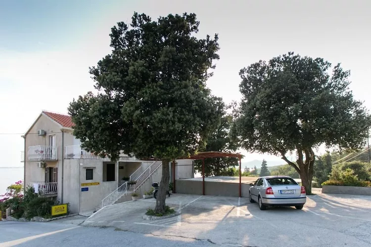 Guest House Fontana - Two Bedroom Apartment with Balcony and Sea View - Im Freien