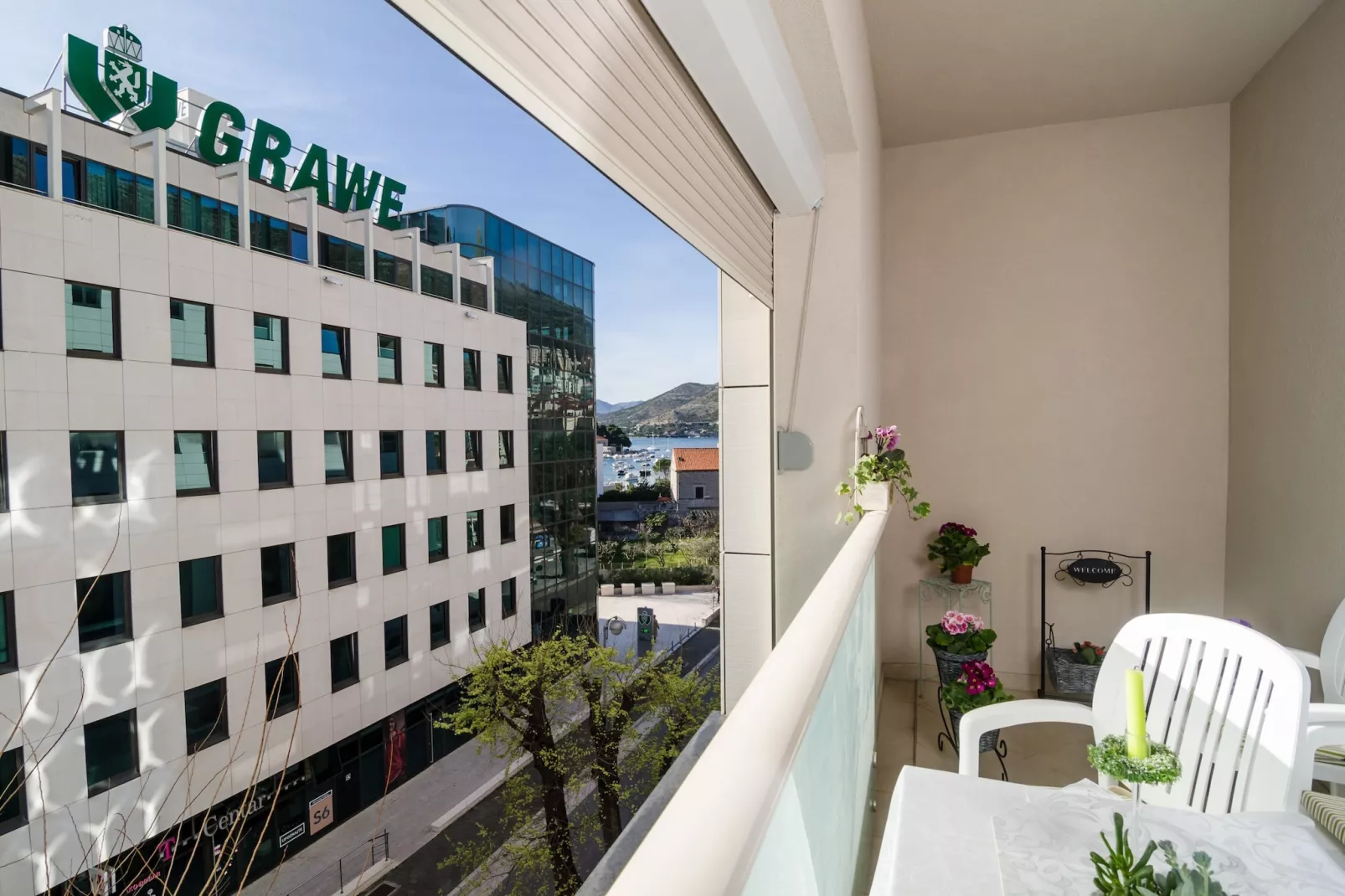 Apartment Atlant - One Bedroom Apartment with Balcony and Side Sea View-Terrace balcony