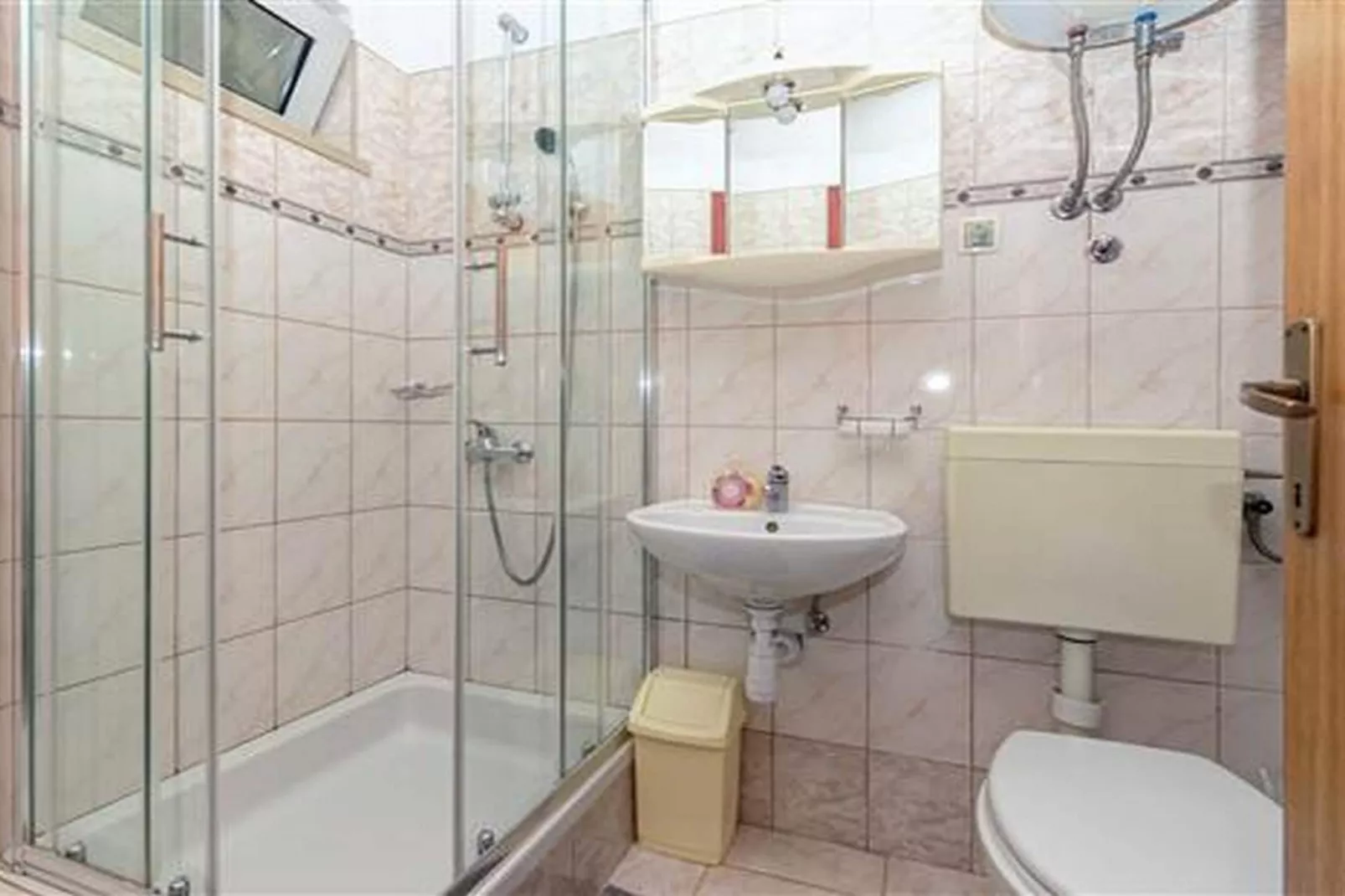 Apartments Radojković Lumbarda -One Bedroom Apartment with Terrace and Partial Sea View(A1)-Badezimmer