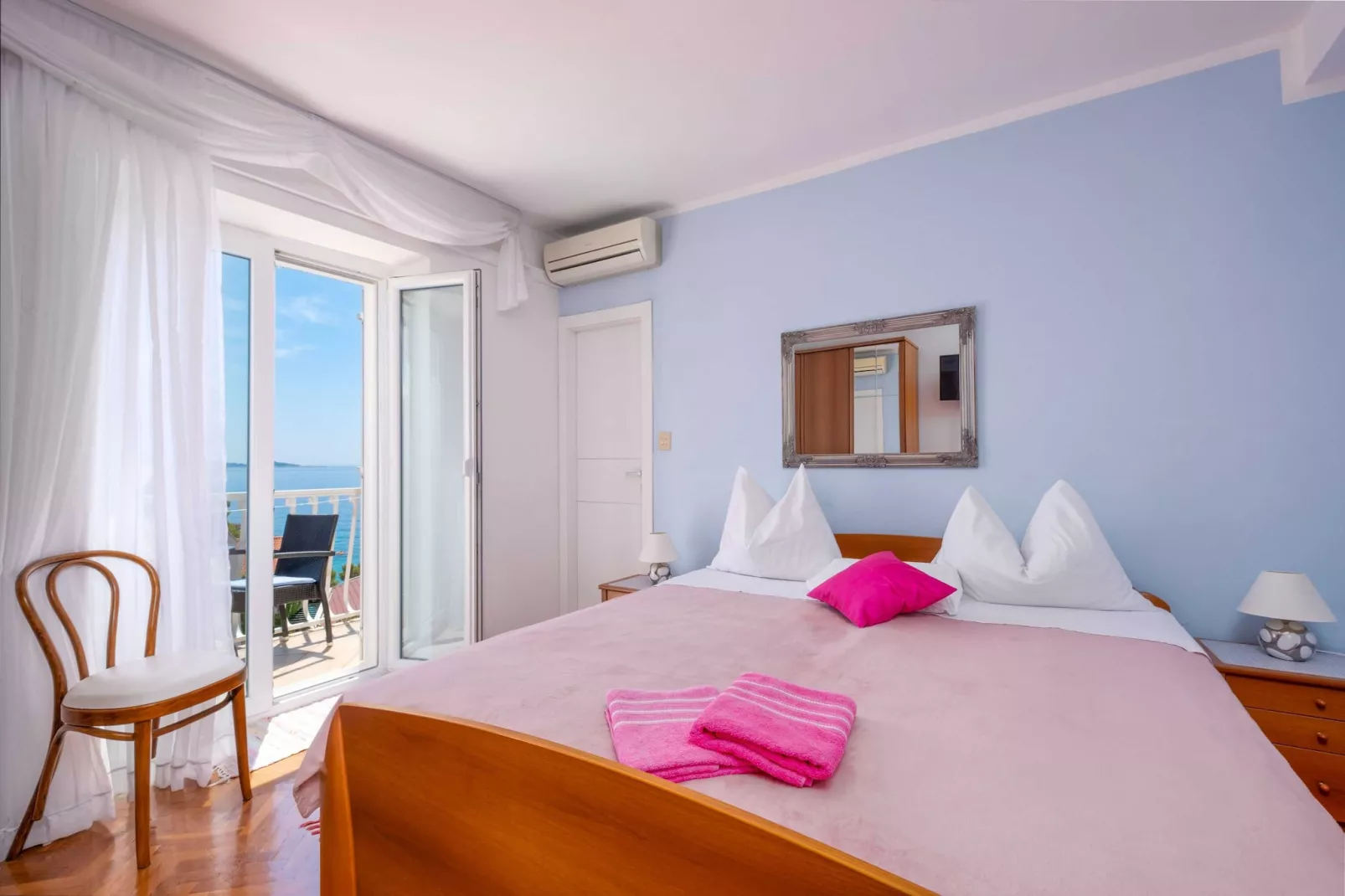Rooms Tupina by Paulina - Superior Double Room with Balcony and Sea View (Room 2)-Ambiance