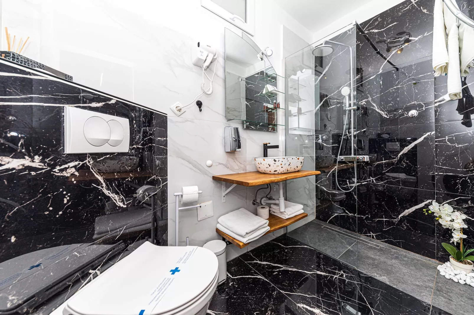 Apartments Keka - One Bedroom Apartment-Bathroom