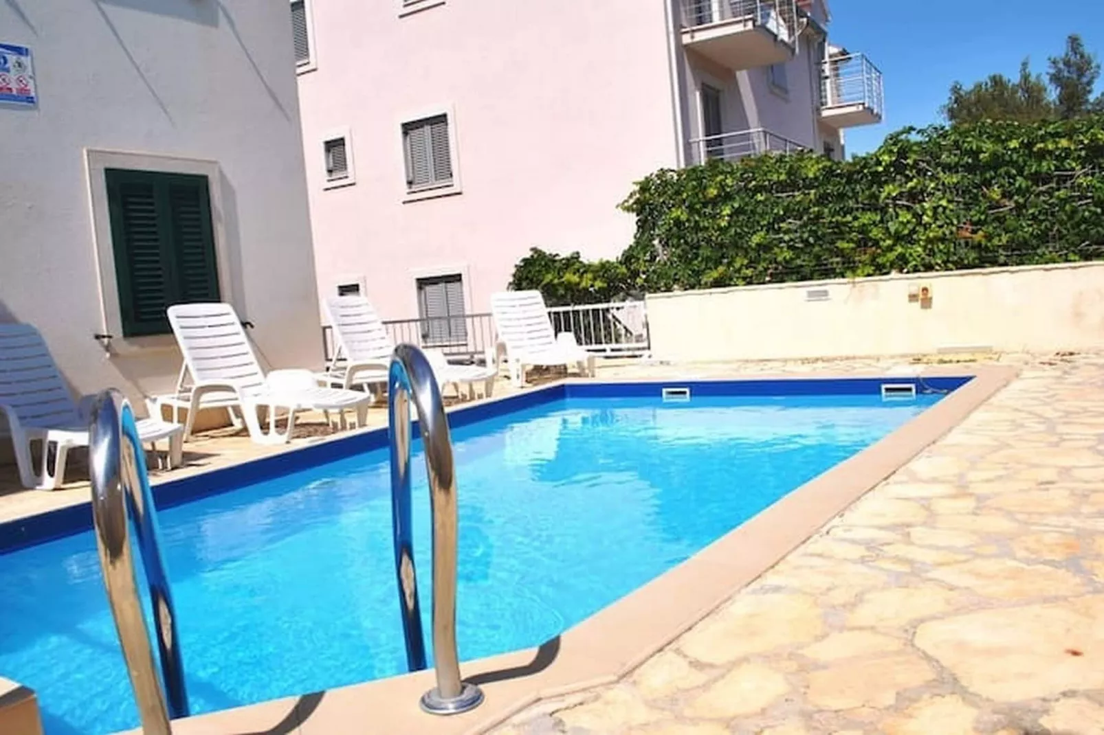 Apartment Sunflower -  Two bedroom apartment with Terrace and Sea View-Piscine