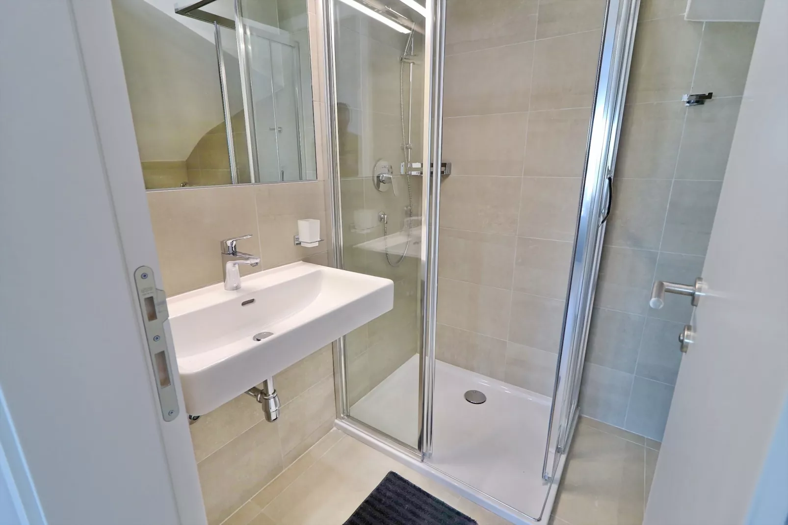 Villa E & D  - Four Bedroom Villa with Pool and Patio - Villa E-Bathroom