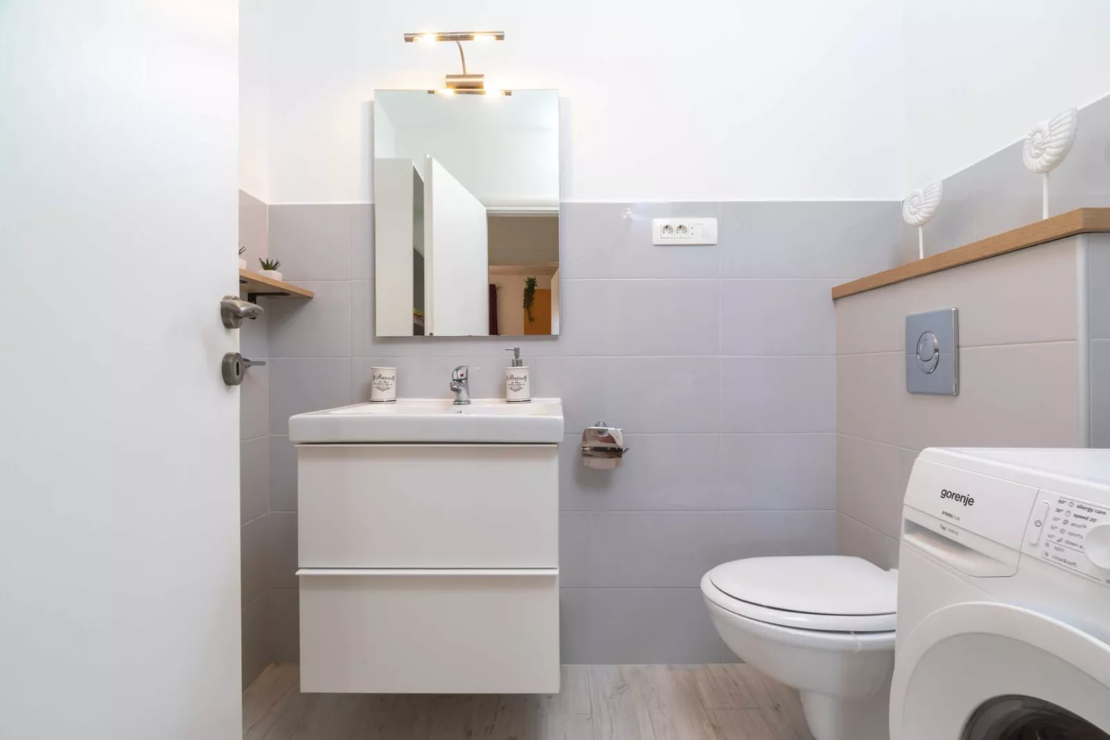 Holiday Home Diana - Five Bedroom House with Terrace and Sea View-Bathroom