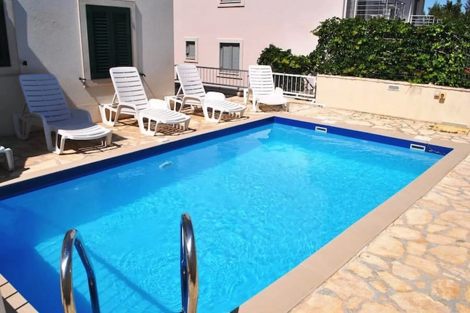 Apartment Sunflower -  Two bedroom apartment with Terrace and Sea View-Piscine
