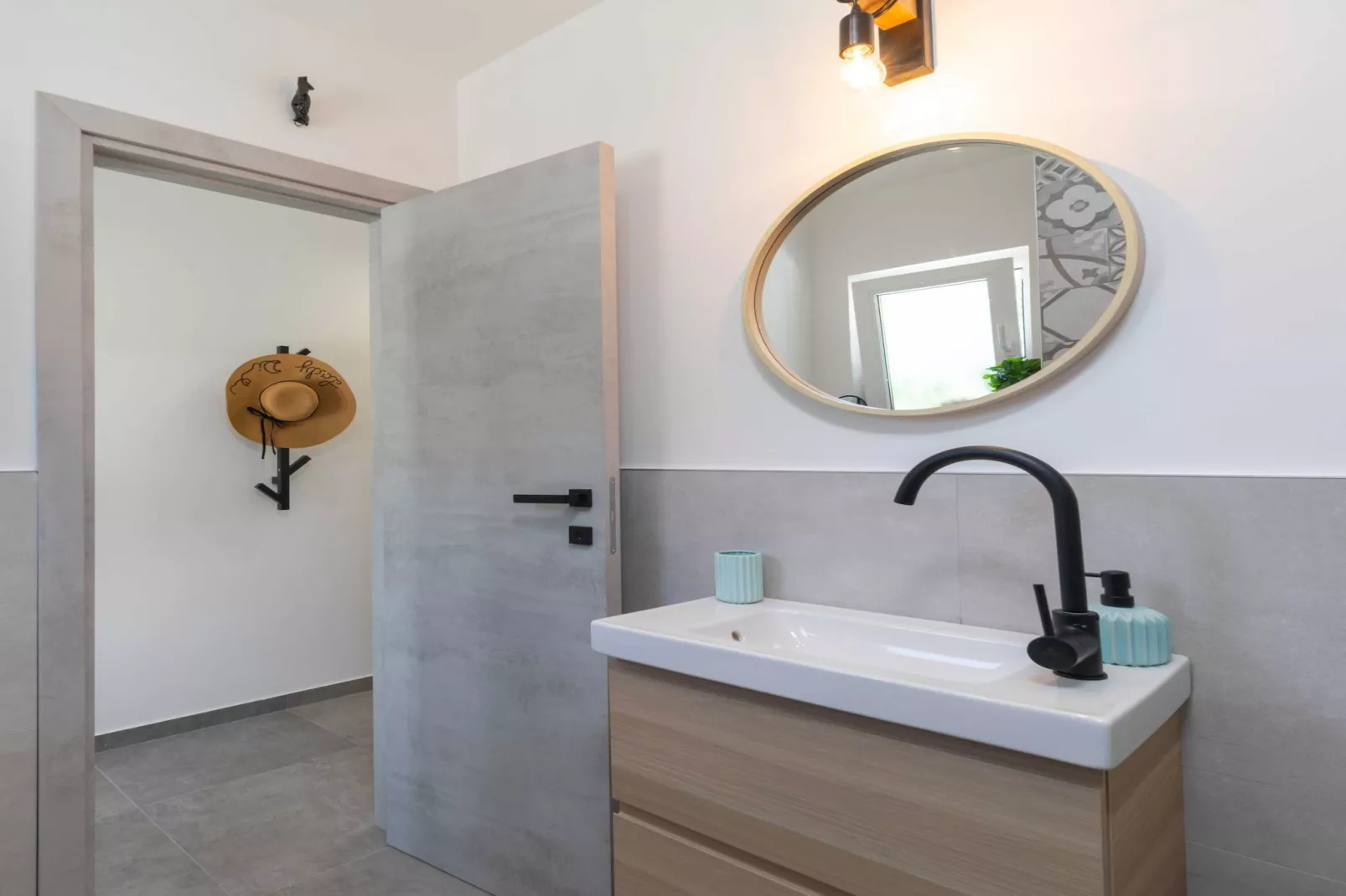 Holiday Home Diana - Five Bedroom House with Terrace and Sea View-Bathroom