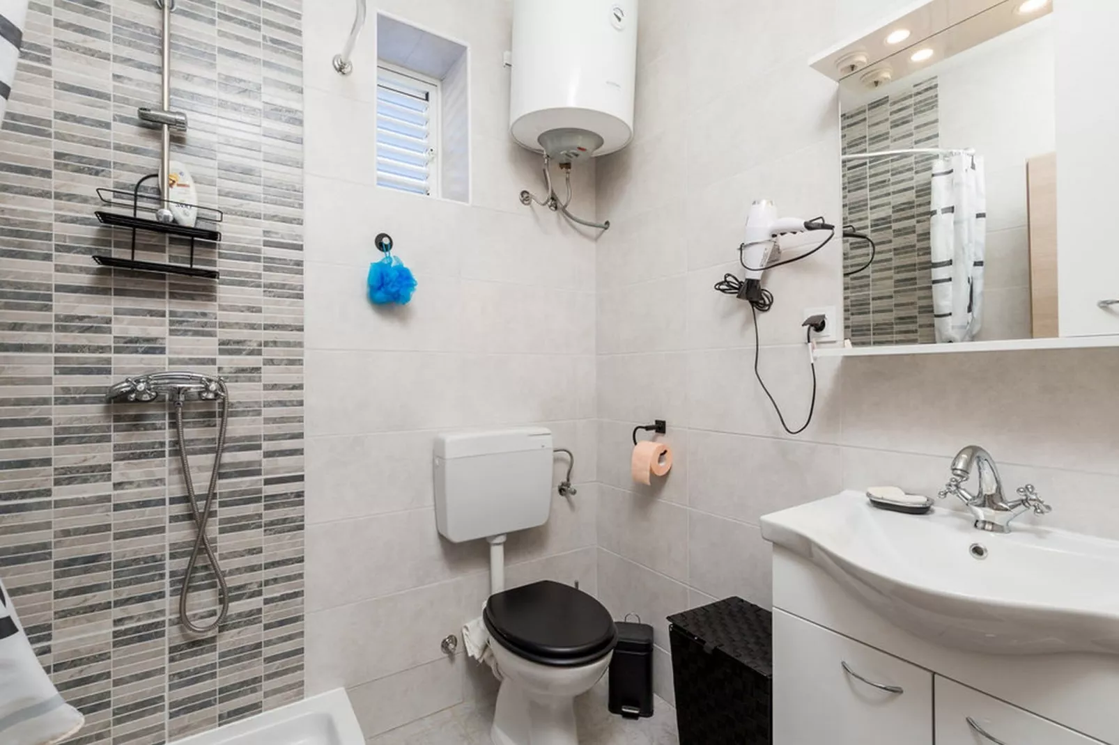 Apartments Sun 4 You - Two Bedroom Apartment with Balcony and Sea View (Apartment 2)-Bathroom