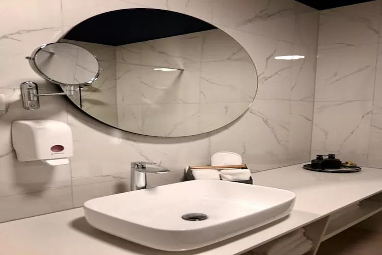 Boutique Apartment Petra - One Bedroom Apartment with Balcony-Bathroom