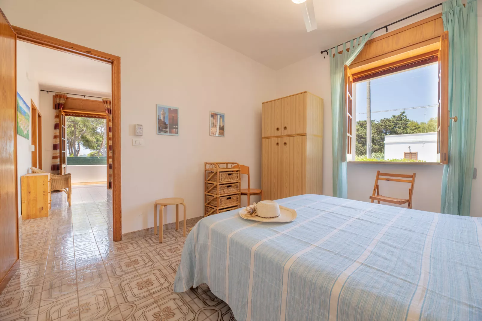 TS11-Bedroom
