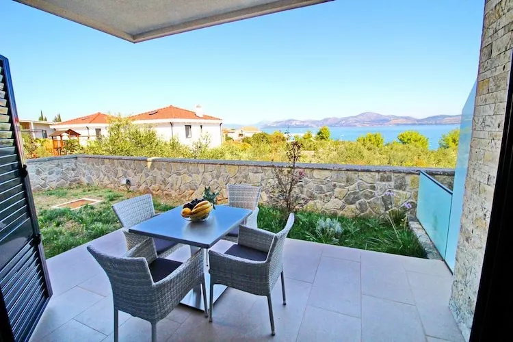 Apartments Kula - Two Bedroom Apartment with Terrace C2 - Terrasse