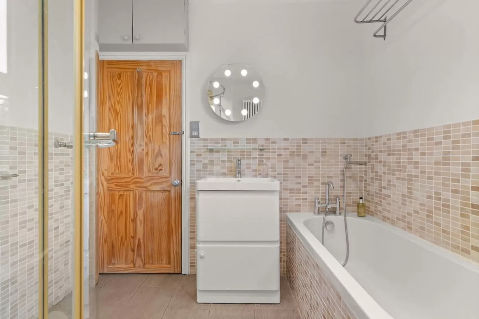 RG1 De Montfort Rd-Bathroom