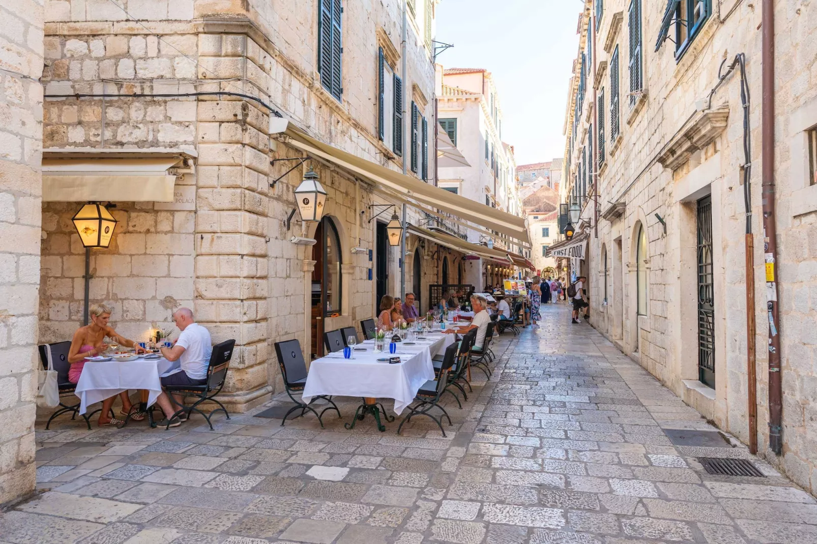 Two Stars Two Beds Downtown Apartment - One-Bedroom Apartment-Outdoor