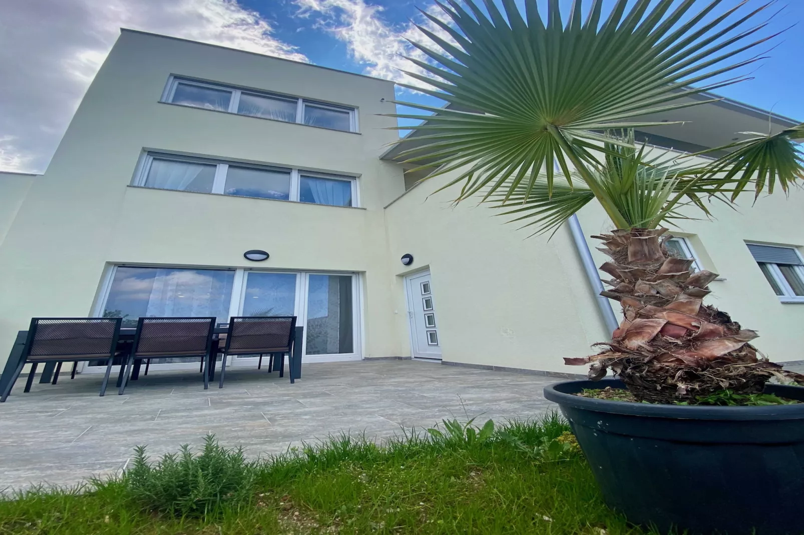 VERT Apartment - Two Bedroom Apartment with Terrace-Outdoor