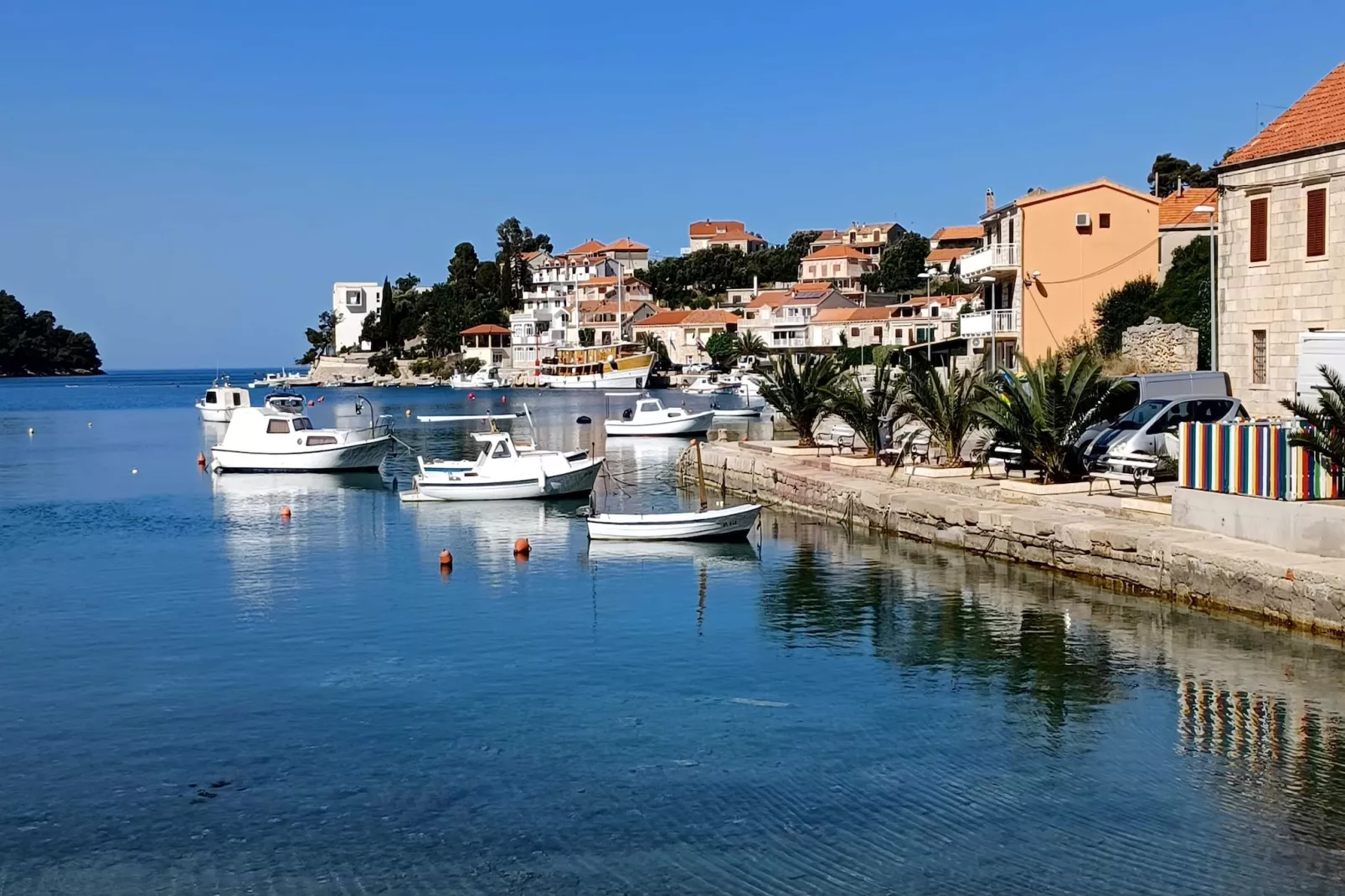 Bertie's Lodge - Standard Two Bedroom Apartment with Balcony and Sea view(A0)-Aussicht