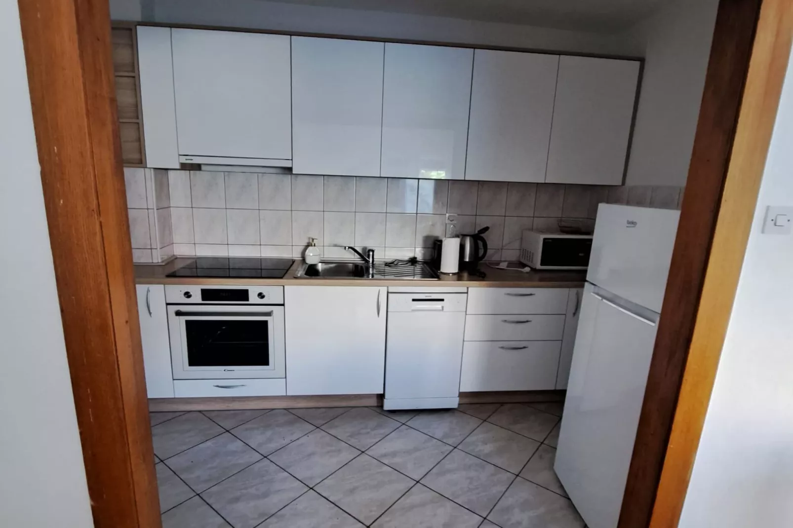 Apartment Marko (ST) - Three Bedroom Apartment with Balcony and Garden View-Kitchen