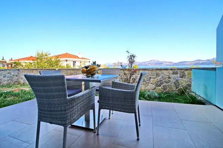 Apartments Kula - Two Bedroom Apartment with Terrace C2 - Terrasse