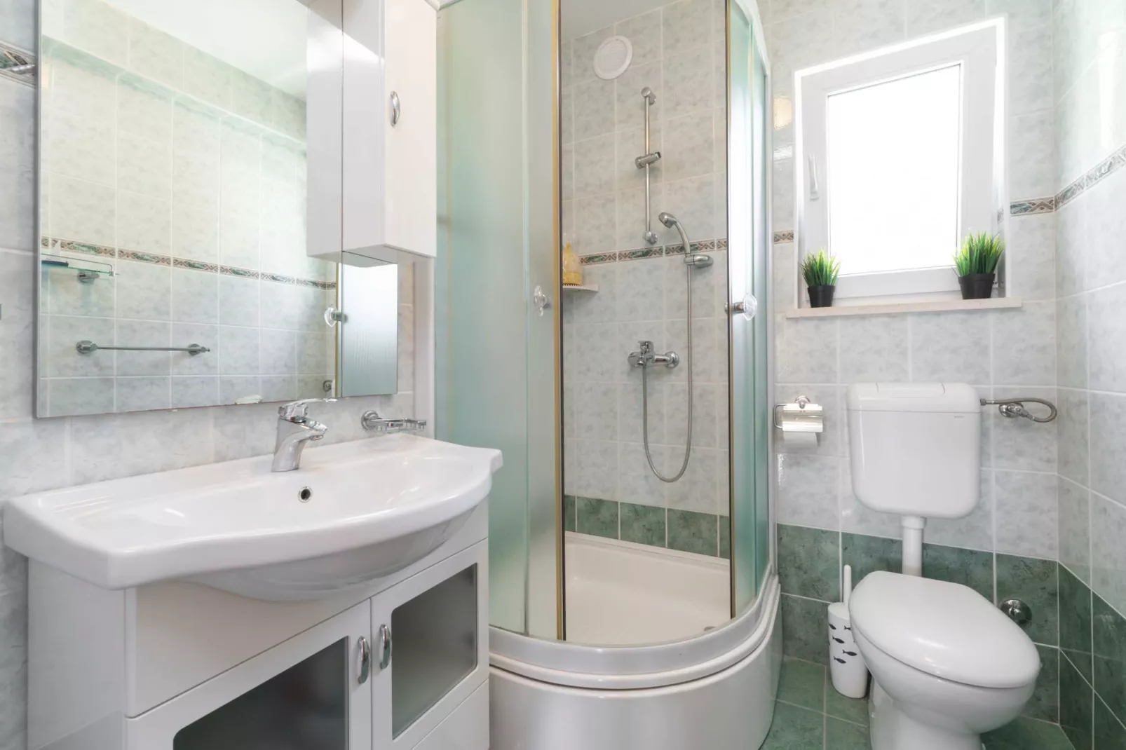 Holiday Home Diana - Five Bedroom House with Terrace and Sea View-Bathroom