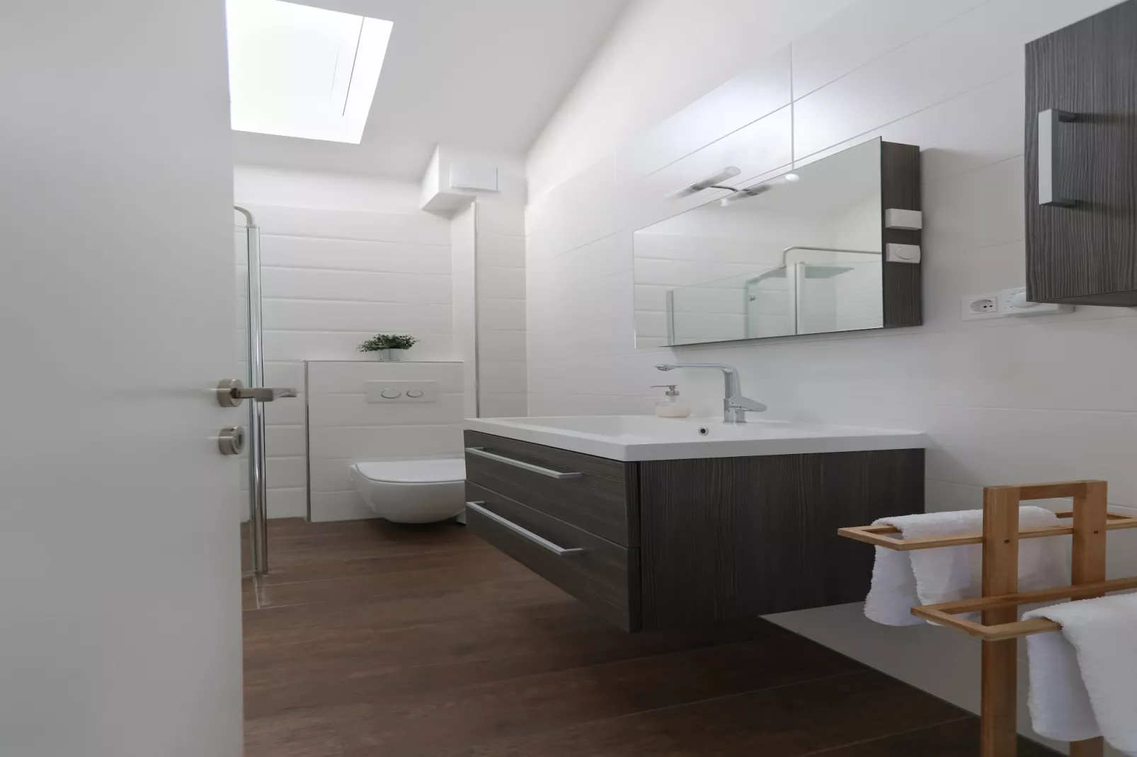 Apartment M&J - Comfort Two Bedroom Apartment with Terrace and Sea View (Škaro)-Badezimmer