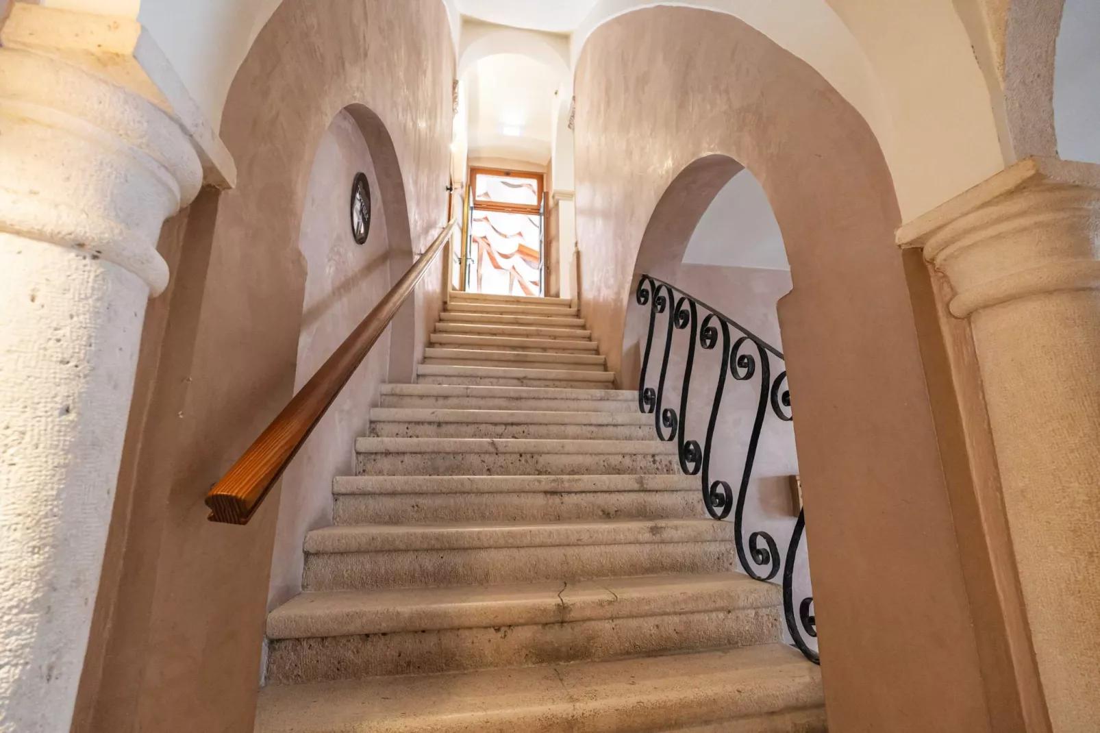 Two Stars Two Beds Downtown Apartment - One-Bedroom Apartment-Outdoor