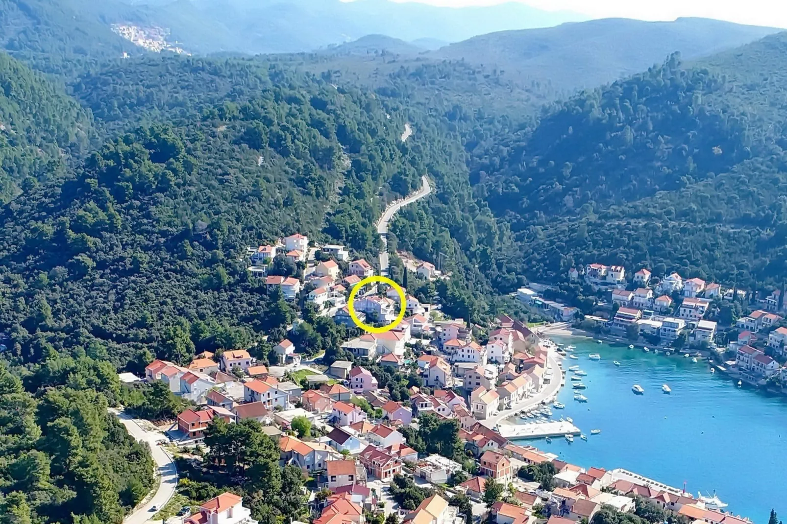 Bertie's Lodge - Two Bedroom Apartment with Terrace and Sea View(A1)-Vue