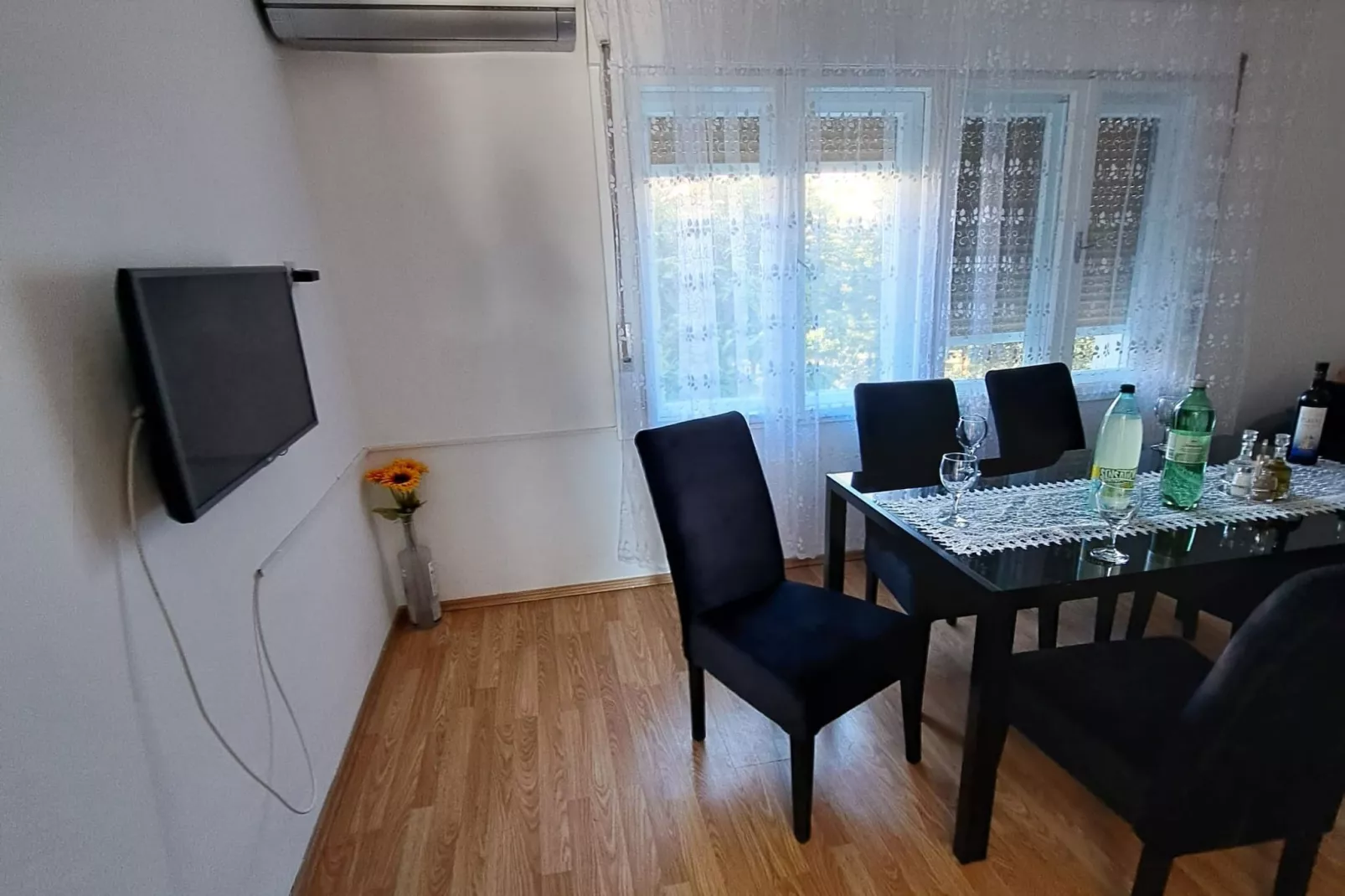 Apartment Marko (ST) - Three Bedroom Apartment with Balcony and Garden View-Kitchen