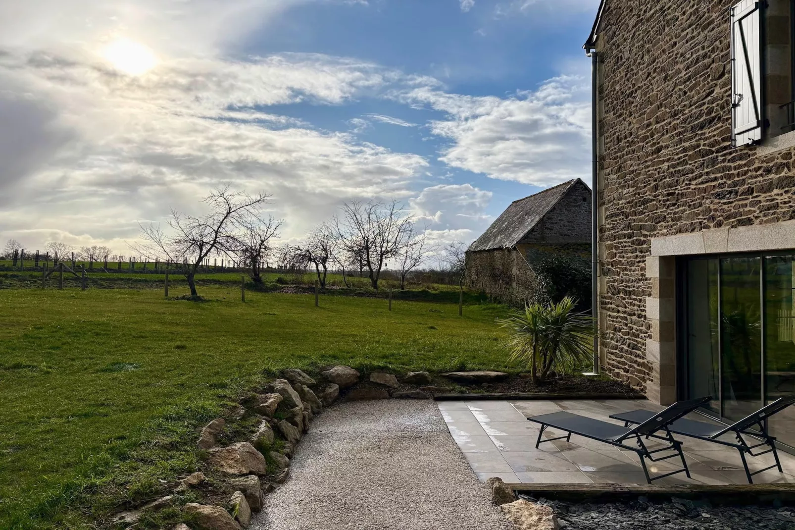 Joli gîte à Corseul-Garten Winter