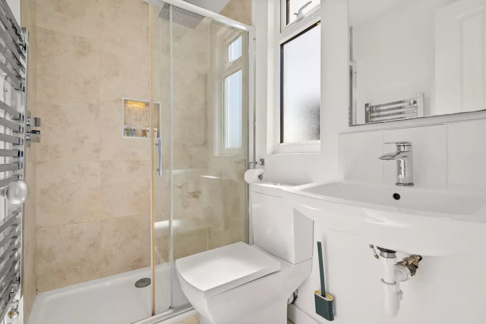 KT2 Gibbon Rd 94-Badezimmer