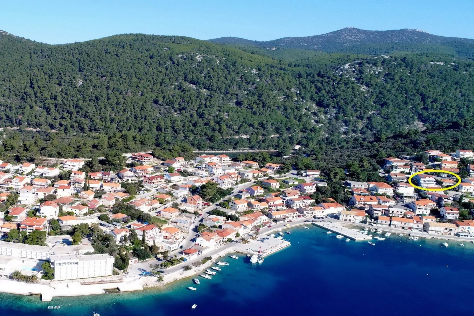 Bertie's Lodge - Standard Two Bedroom Apartment with Balcony and Sea view(A0)-Aussicht