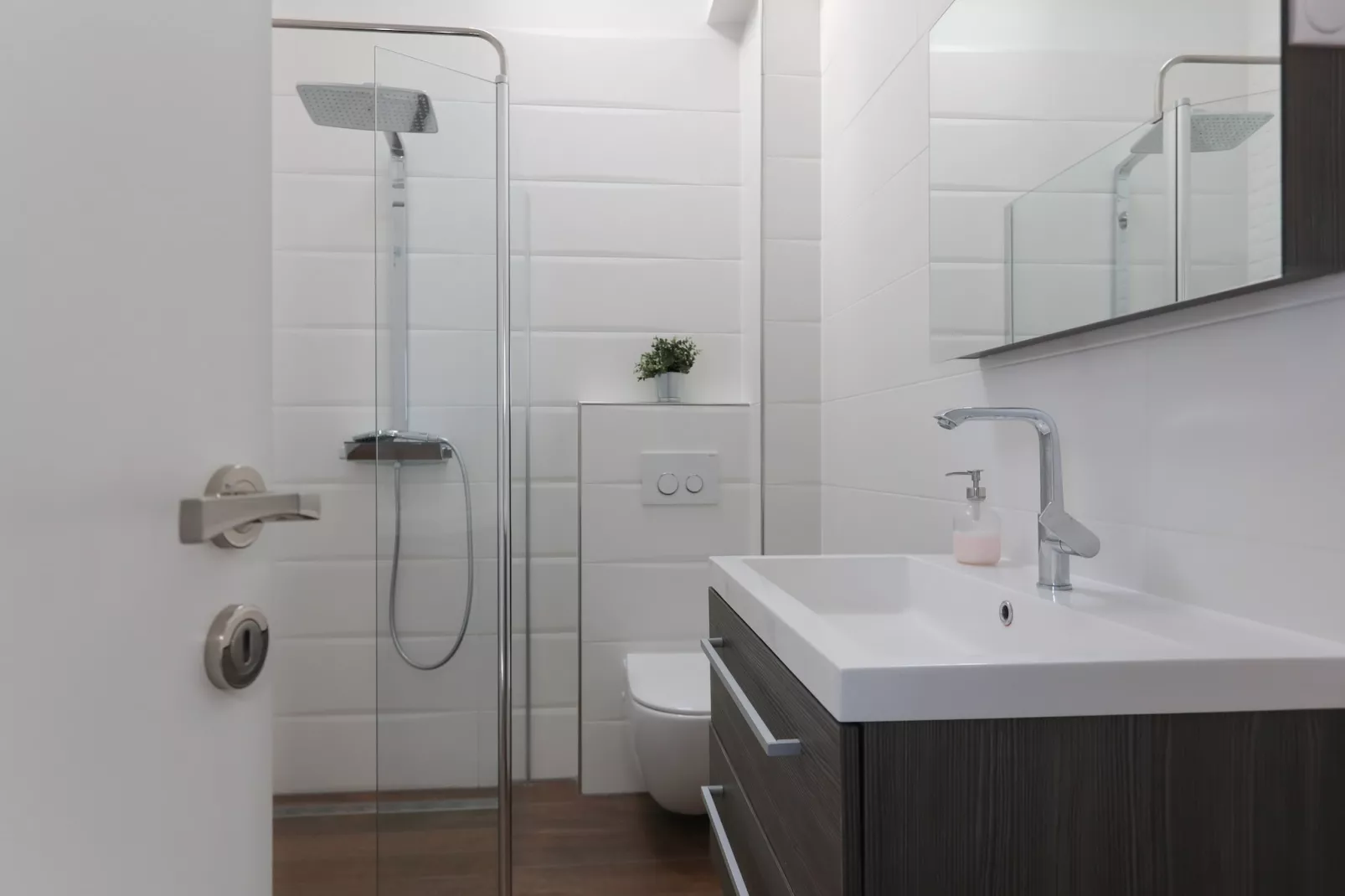 Apartment M&J - Comfort Two Bedroom Apartment with Terrace and Sea View (Škaro)-Badezimmer