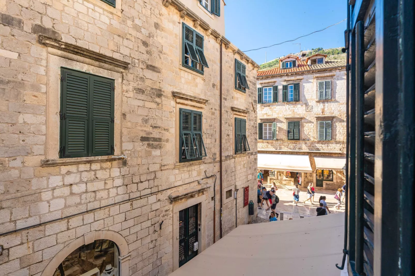 Two Stars Two Beds Downtown Apartment - One-Bedroom Apartment-Outdoor