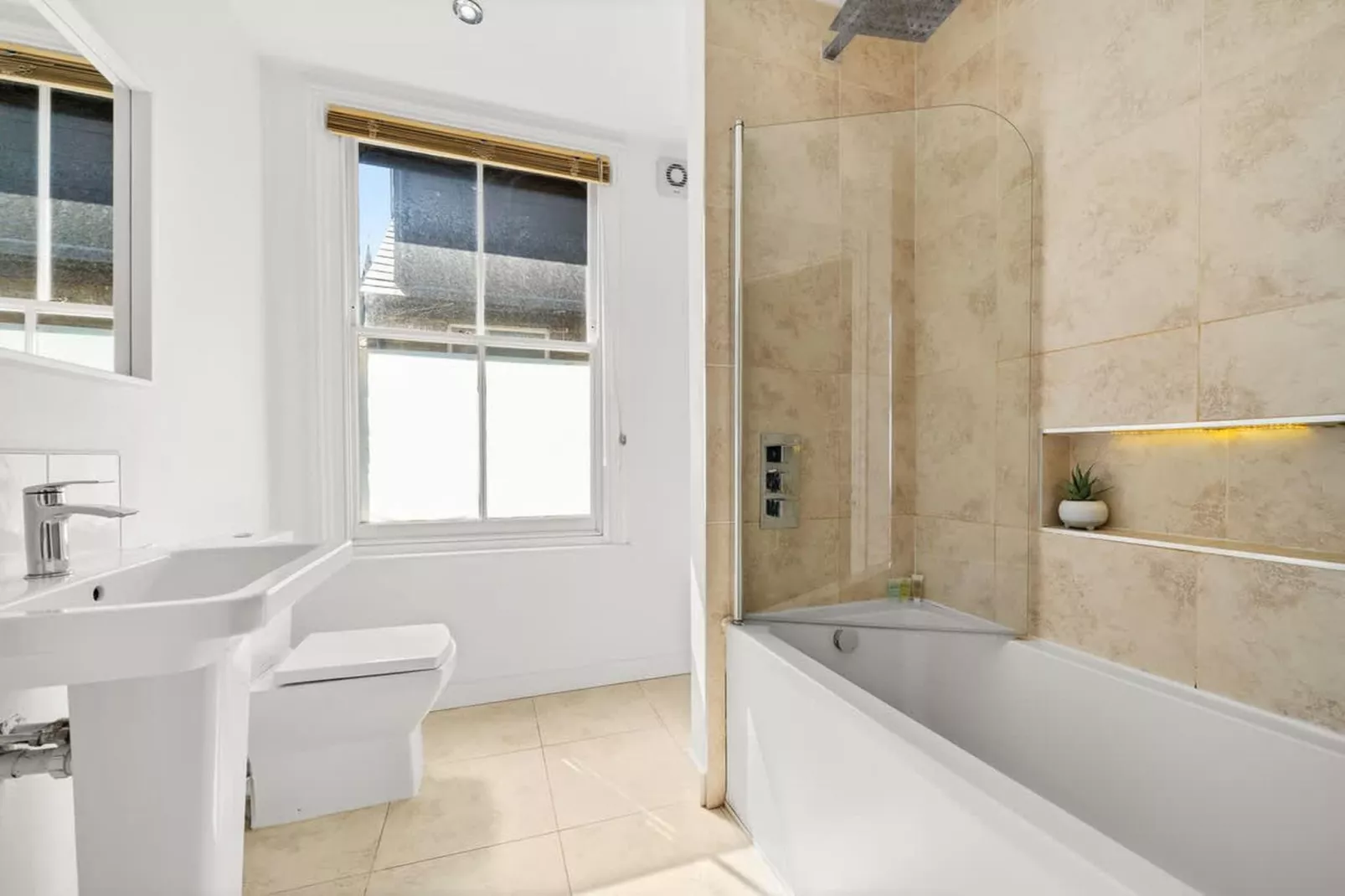 KT2 Gibbon Rd 94-Badezimmer