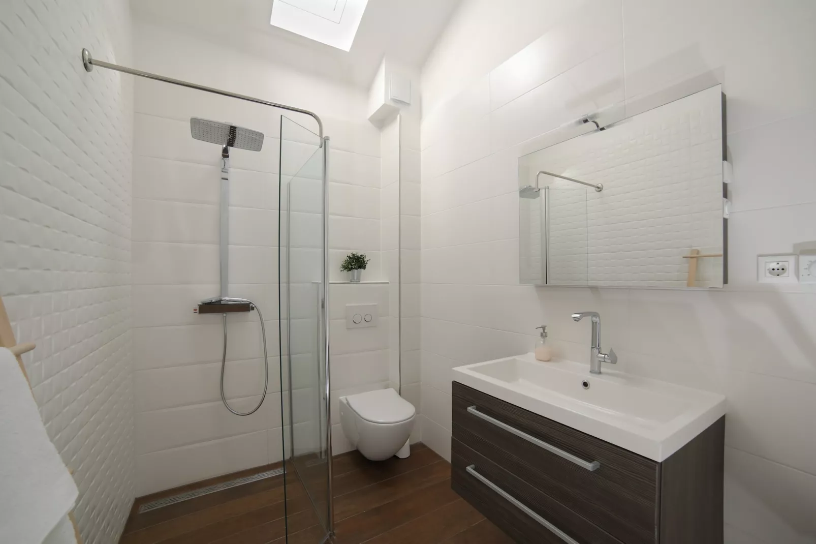 Apartment M&J - Comfort Two Bedroom Apartment with Terrace and Sea View (Škaro)-Badezimmer