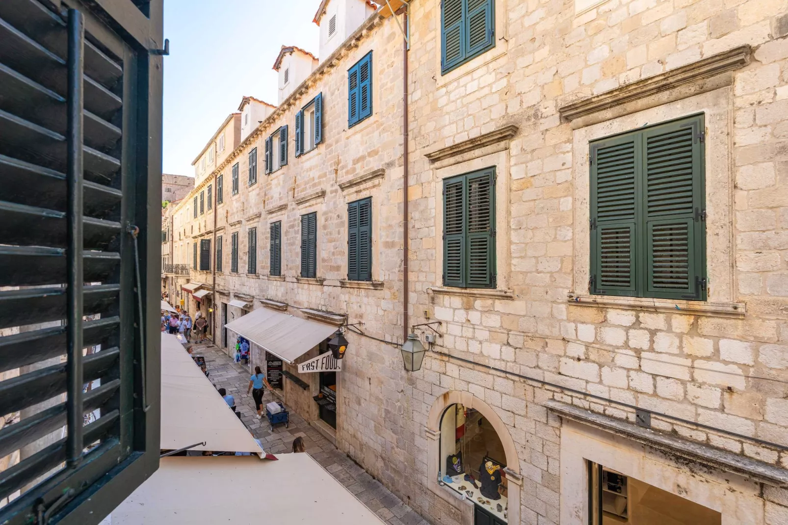 Two Stars Two Beds Downtown Apartment - One-Bedroom Apartment-Outdoor