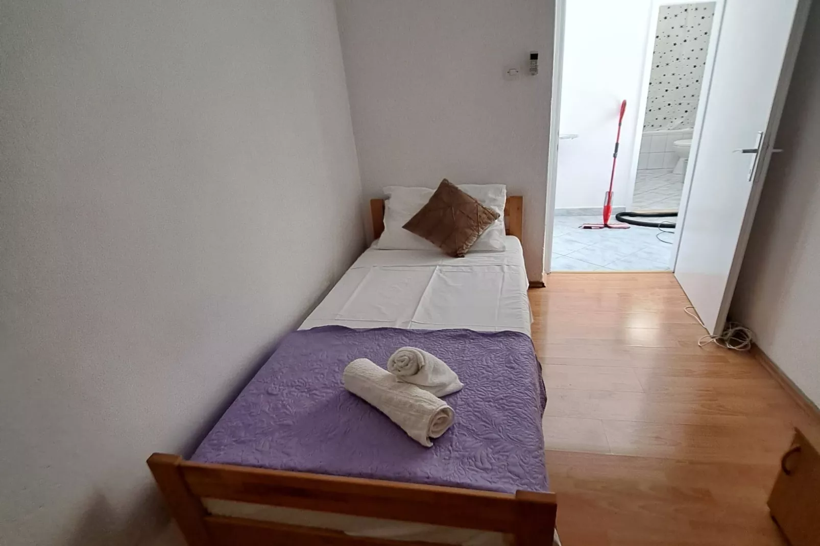 Apartment Marko (ST) - Three Bedroom Apartment with Balcony and Garden View-Bedroom