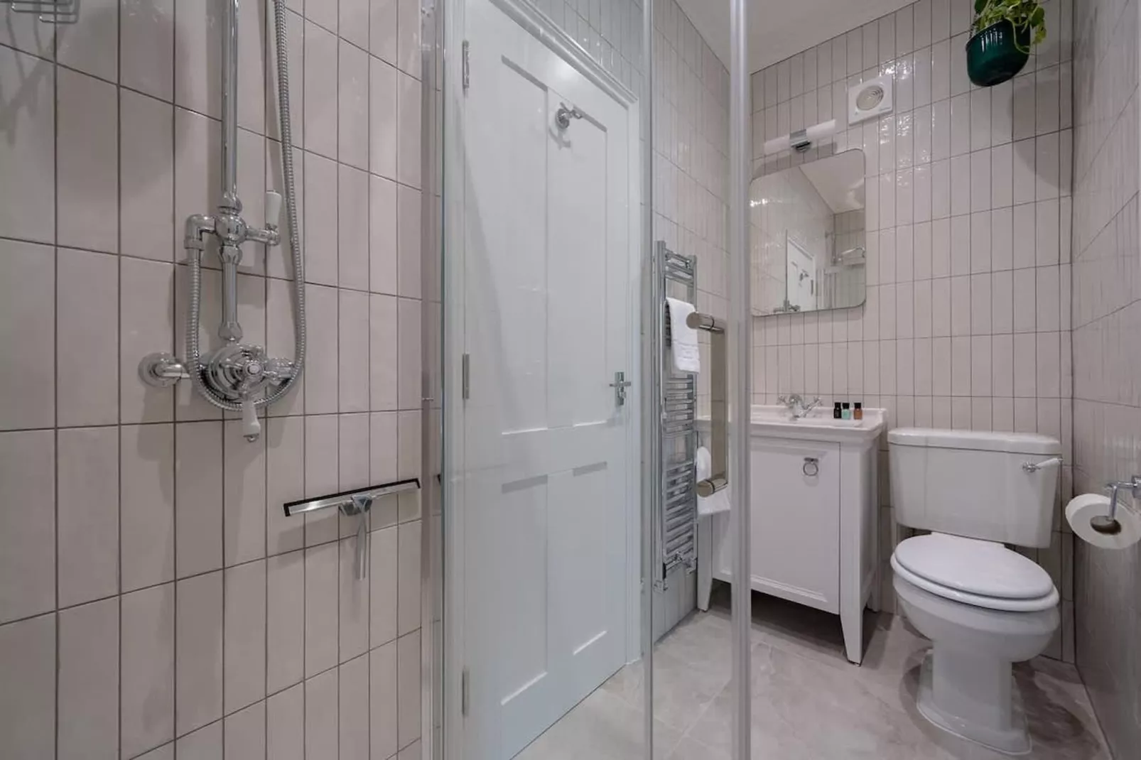 BS8 Bruton Pl 2-Badezimmer