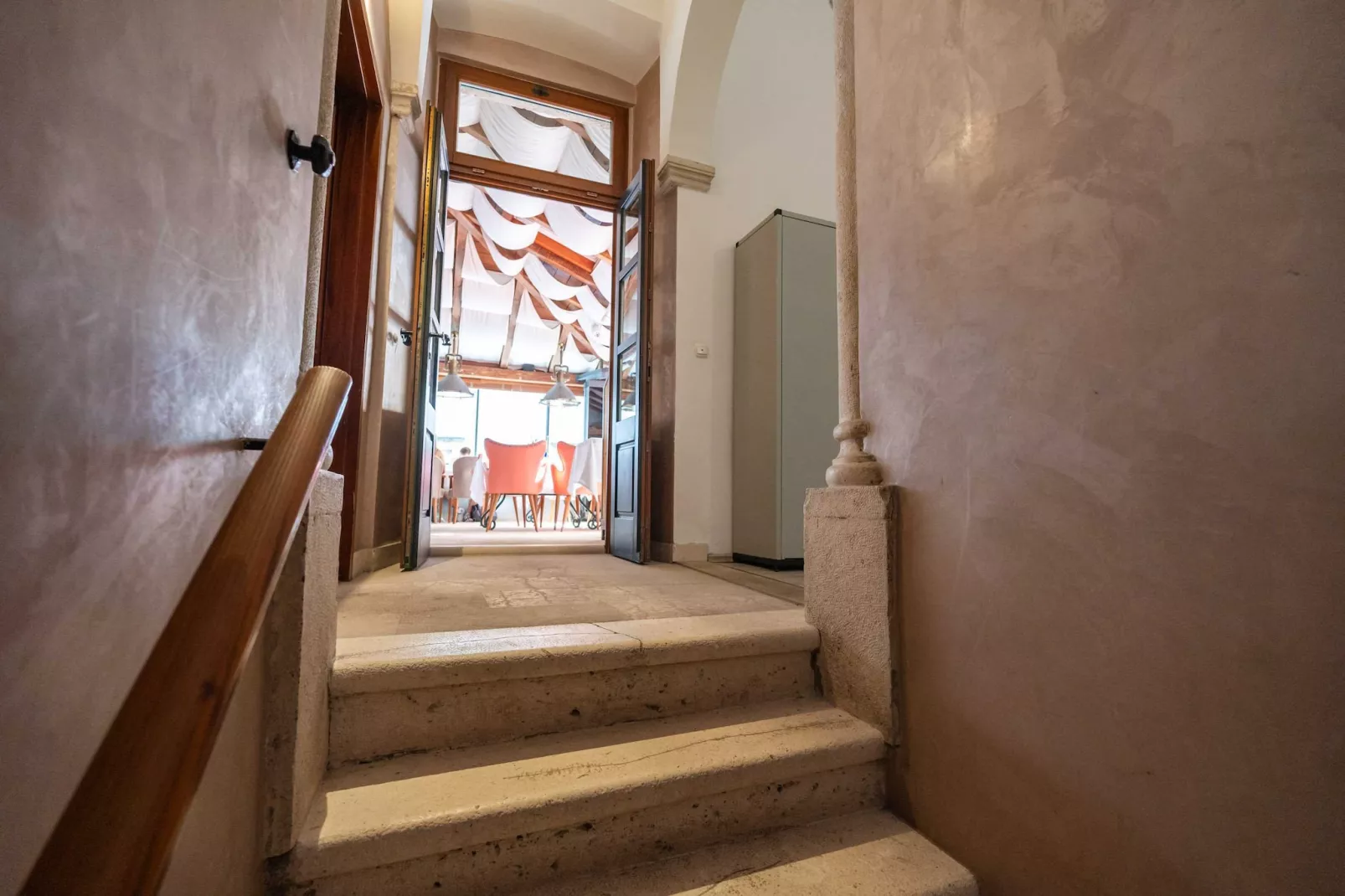 Two Stars Two Beds Downtown Apartment - One-Bedroom Apartment-Outdoor