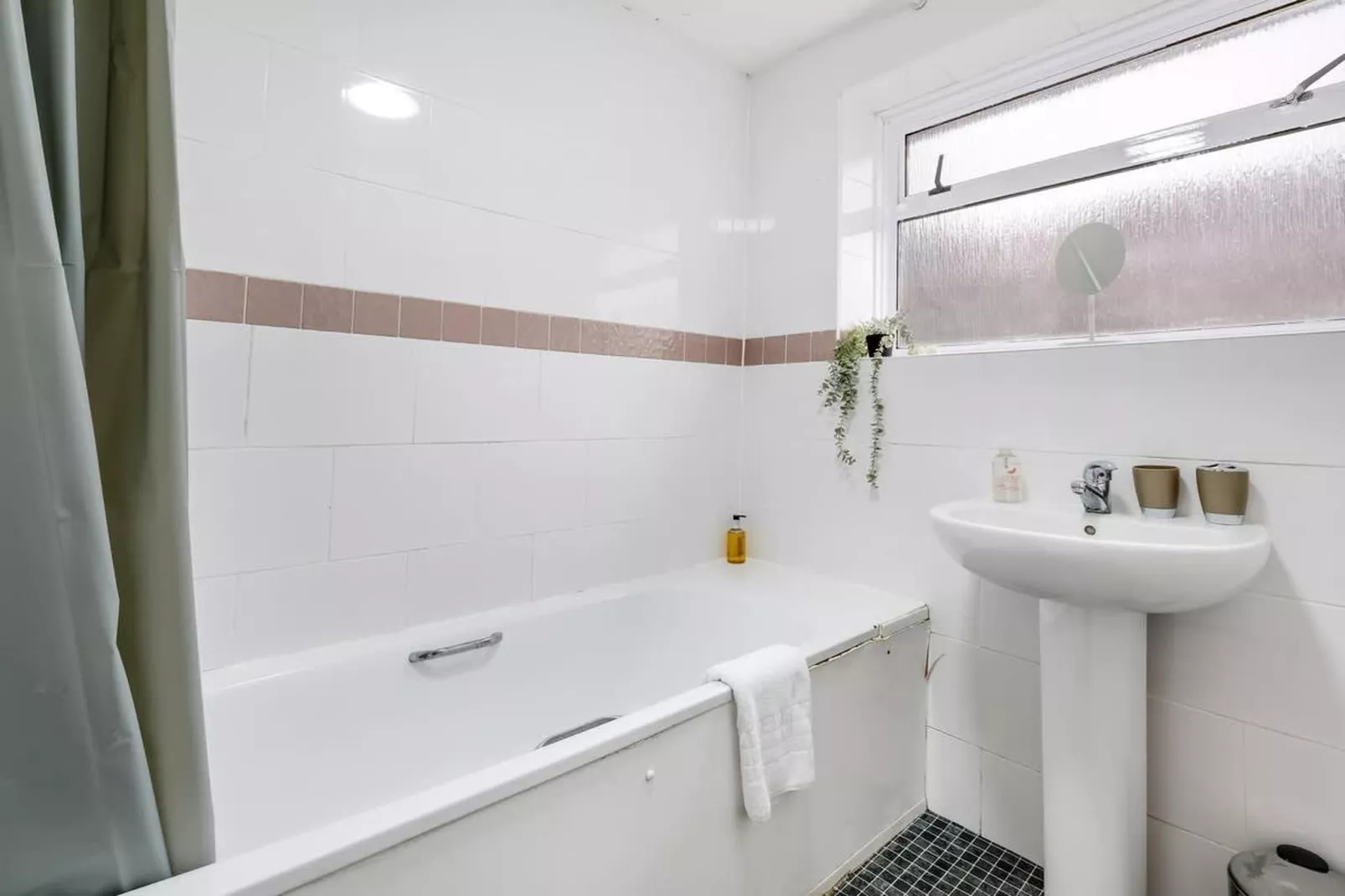 HP13 Arnison 94-Bathroom