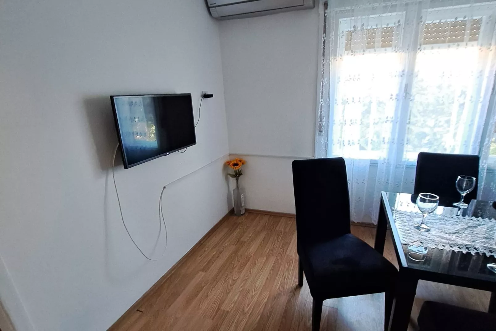 Apartment Marko (ST) - Three Bedroom Apartment with Balcony and Garden View-Indoor