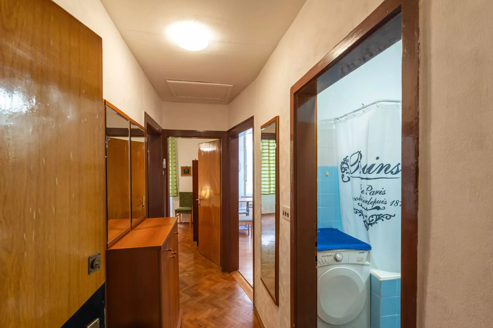 Two Stars Two Beds Downtown Apartment - One-Bedroom Apartment-Indoor