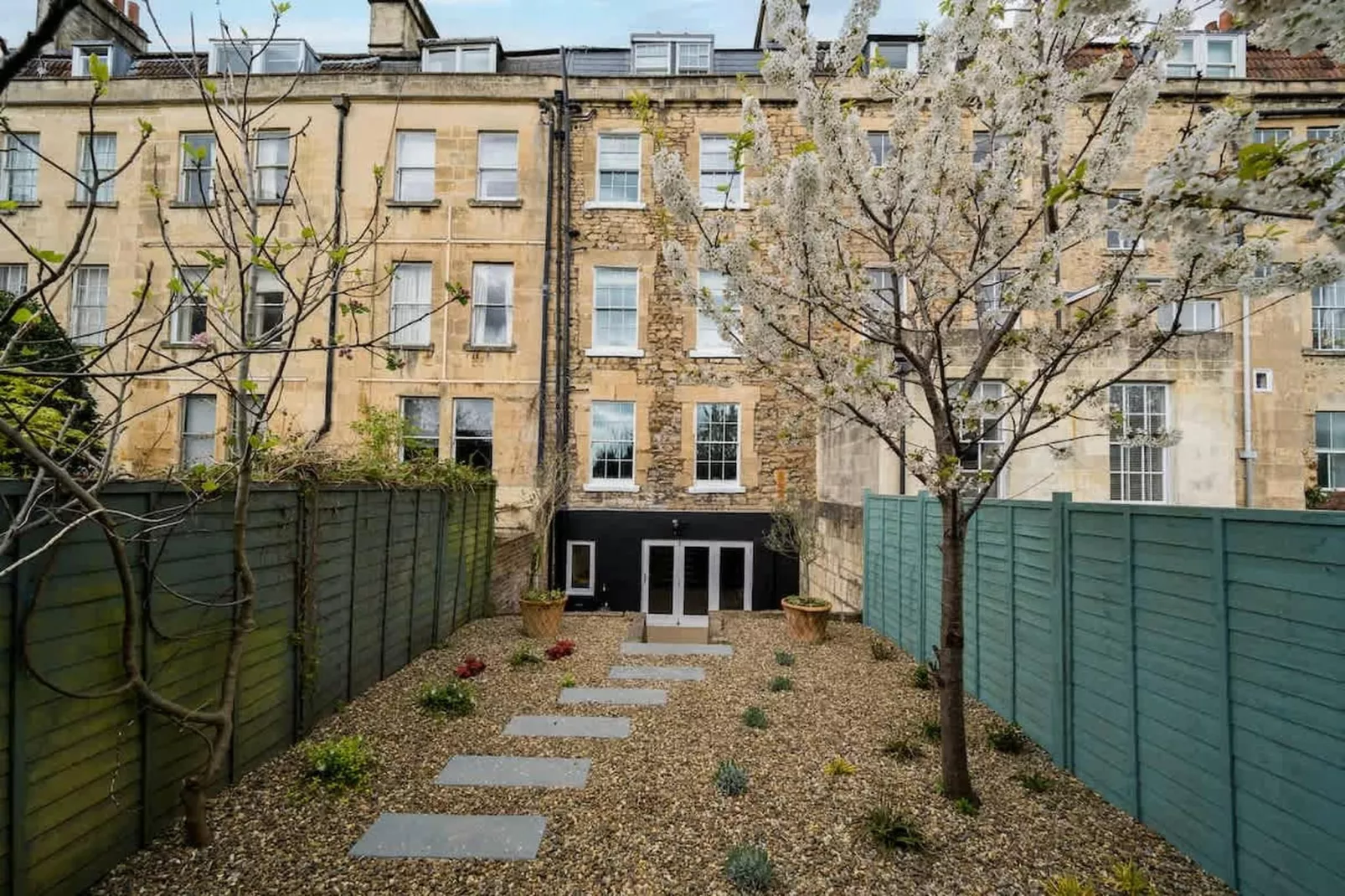 BA1 Walcot 4-Garten Sommer